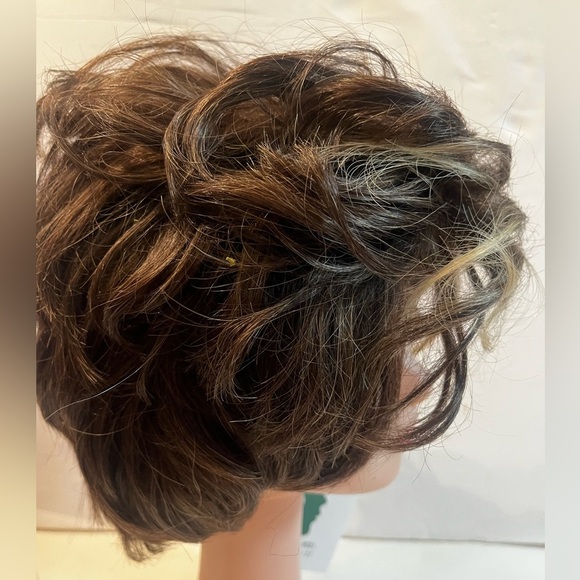 Swiking Short Pixie 4/27 Model 8021 Full Cap human hair blend - Picture 3 of 8